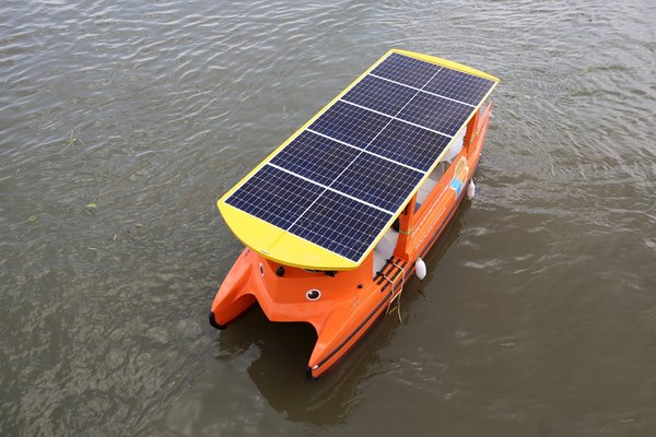 The boats Hanwha donated to the Clean Up Mekong campaign completely rely on Hanwha Q CELLS’ Q.PEAK solar modules for power and propulsion