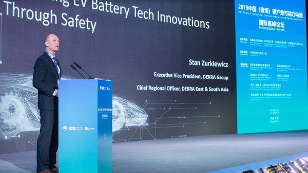 DEKRA德凯集团东亚及南亚区总裁曾牧先生就“通过安全推进动力电池技术创新”发表主题演讲