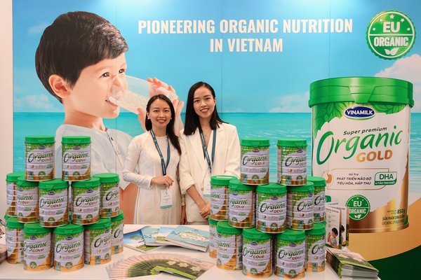 Vinamilk Organic Gold, the first baby formula product with European Organic certification produced in Vietnam, is a highlight of this year’s congress