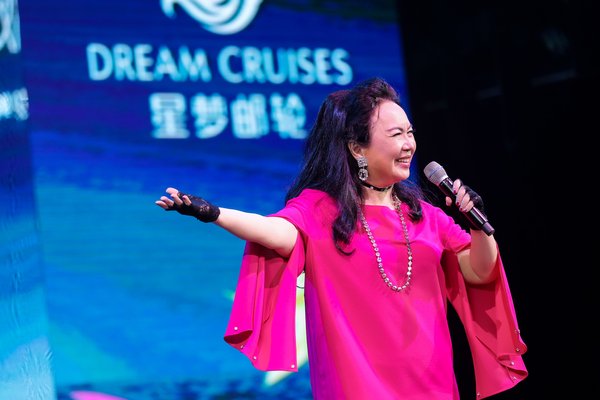 首航仪式特别邀请金曲歌后苏芮倾情献唱“跟着感觉走”，带领旅客重温华语乐坛经典名曲，开启全新探索旅程。