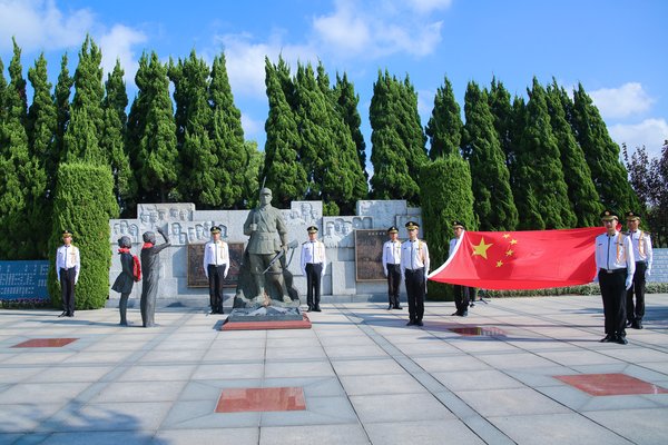 建于上海福寿园内的上海新四军纪念广场