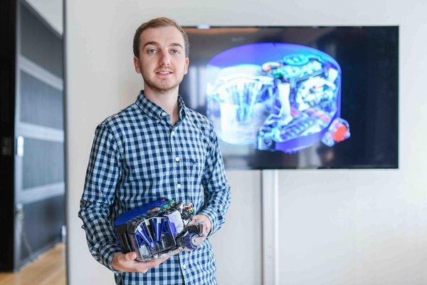 戴森高级设计工程师Tom Briscoe解读360 Heurist智能吸尘机器人技术升级