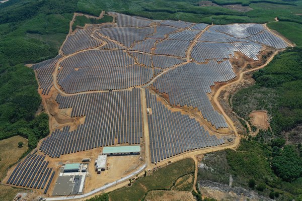 베트남의 태양광 발전 - Phu Yen과 Vung Tan 태양광 발전소 연결