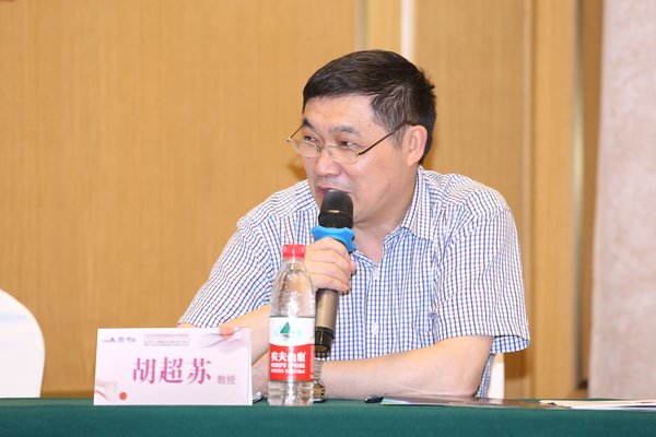 中国抗癌协会鼻咽癌专业委员会前任主任委员胡超苏教授