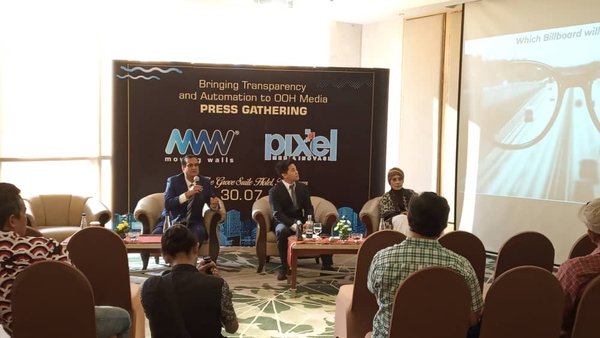 From Left: Srikanth Ramachandran, Founder and CEO of Moving Walls and Effendy Gunawan, CEO of Pixel Media Inovasi, during the press launch at the Groove Suite Hotel in Jakarta, Indonesia.