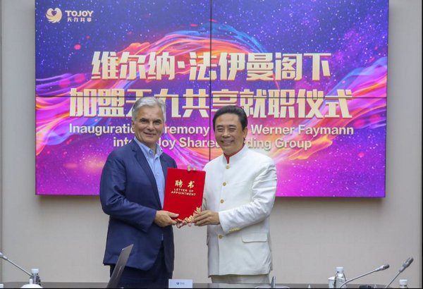 Mr. Lu Junqing, Chairman of the Board of ToJoy Group, presents the appointment letter for Mr. Werner Faymann