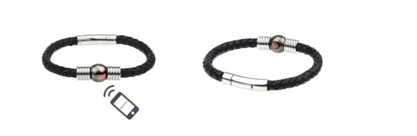 天星珍珠的“Memotime Pearl”手链。除了皮绳，该系列亦备有魔鬼鱼皮绳以供选择。