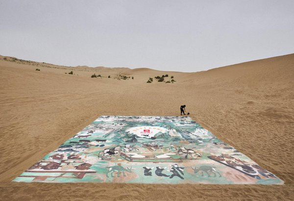 敦煌巨幅“浮雕沙画”一天消失，良品铺子携手艺术家守护敦煌文化