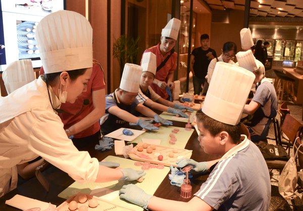 BEEPLUS超级烘焙工坊联合银星集团发起“中秋月饼DIY公益活动”