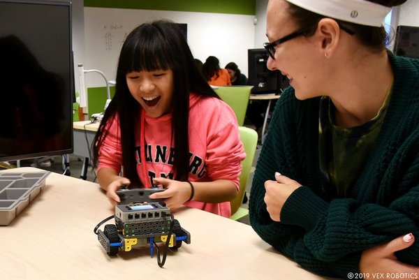 VEX教育机器人与阿里巴巴达成战略合作 共同推进中国科技教育事业