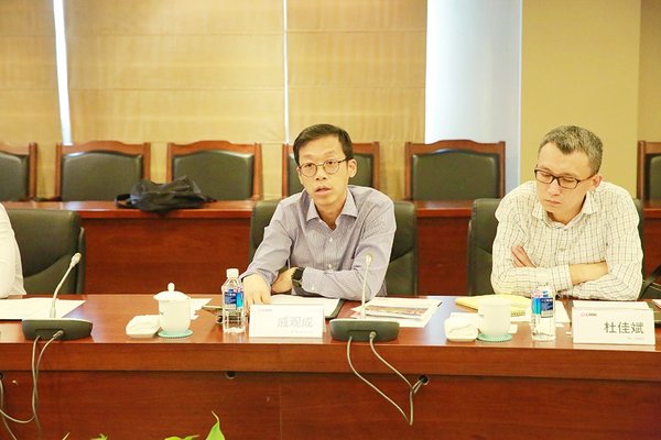 SGS集团东北亚区首席运营官戚观成先生（左）SGS中国区总裁杜佳斌先生（右）