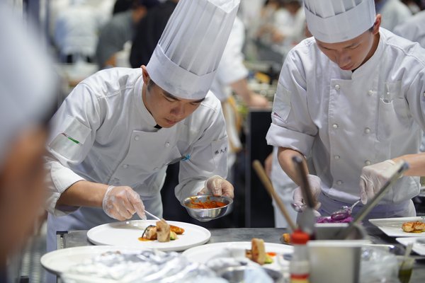 Competitors putting final touches to the plate at FCC 2018