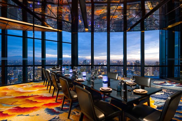 雅加达威斯汀酒店Henshin餐厅坐拥270米高空天际线，供应秘鲁及日式风味料理