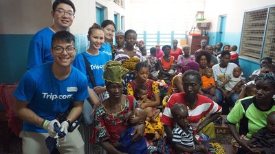 Four Trip.com volunteers visited local clinics and hospitals in Sierra Leone.
