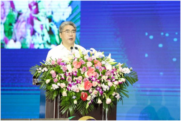 Pemimpin Bandar Lianyungang City menyampaikan ucapan di majlis perasmian ekspo pada 10 September.