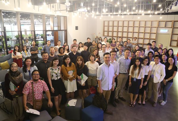 Kah Hing, CEO and co-founder of Meekco.Asia and Samantha Tan, marketing expansion manager of Paypal pictured with the Shopify community of young Malaysian entrepreneurs ready to take on the world!
