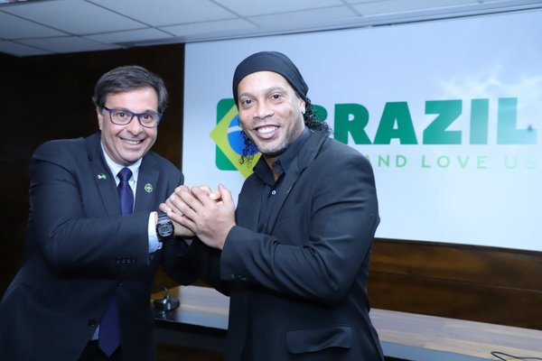 著名球星罗纳尔迪尼奥担任巴西旅游大使