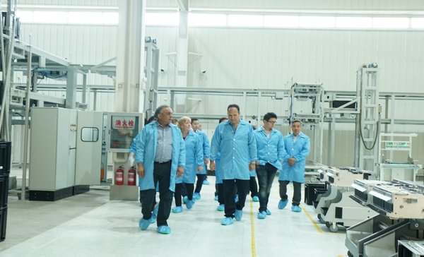 英特尔全球工业管理团队参观完东土科技在中国宜昌建设的工业互联网产业园