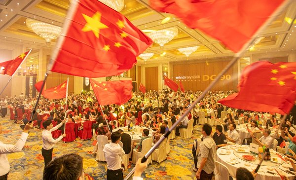 上千名超声医师齐声高唱“我爱你中国”