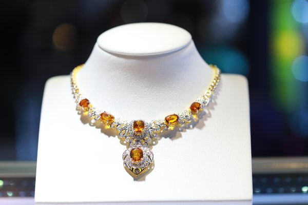 第64届曼谷珠宝展圆满落幕外国采购商大量购买泰国珠宝首饰 外国采购商增加13% 交易额破20亿泰铢