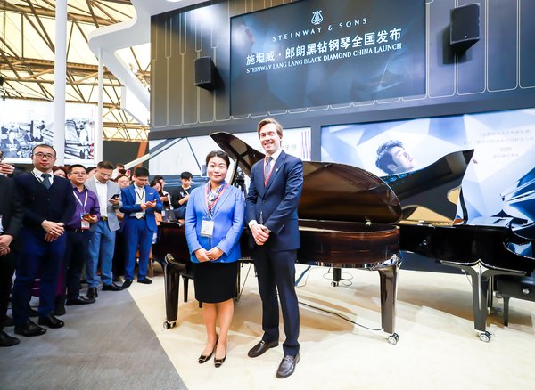施坦威携限量版郎朗黑钻钢琴亮相中国国际乐器展