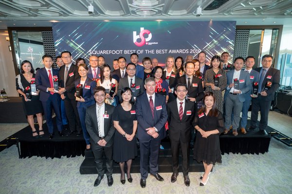 Kenneth Kent, General Manager, Hong Kong of REA Group and Dr. Jimmy Chiang, Associate Director of General of Investment Promotion, Invest Hong Kong, The Government of the HKSAR join hands to congratulate all the winners of the “Squarefoot Best of the Best Awards 2019”.
