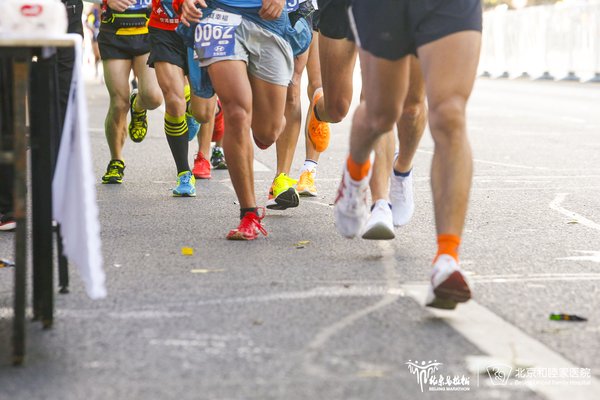 马拉松属于极限运动，存在潜在风险，但只要赛前进行了心脏功能的科学评估就能较大程度避免发生心脏骤停等意外。