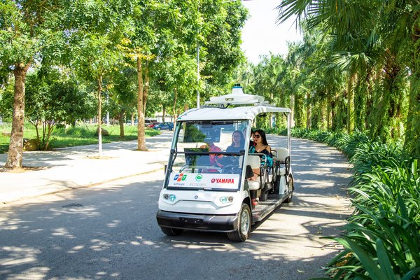 Firma IT terkemuka Asia Tenggara FPT Software pada hari Rabu memberikan demonstrasi awam teknologi pemanduan berautonomi di Ecopark, bandar urban terletak di 20km timur Hanoi.