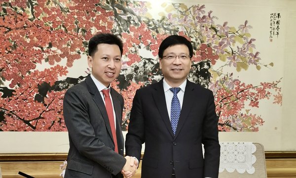 沃尔玛中国总裁兼首席执行官陈文渊与深圳市长陈如桂会见