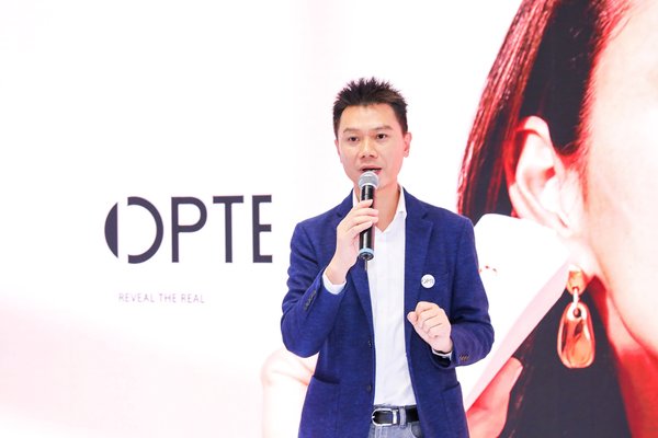 宝洁中国进博会上全球首秀“OPTE AI 素颜仪”
