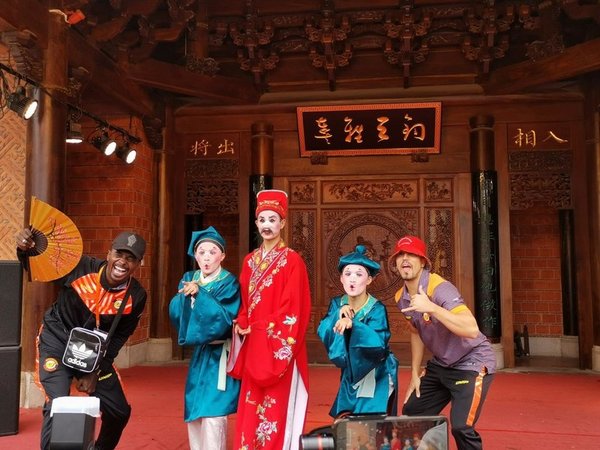 Xinhua Silk Road: FISU football players experience Chinese Minnan culture in Jinjiang