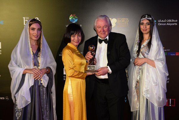 Sun Group representative received “World’s Leading New Airport” award at WTA 2019