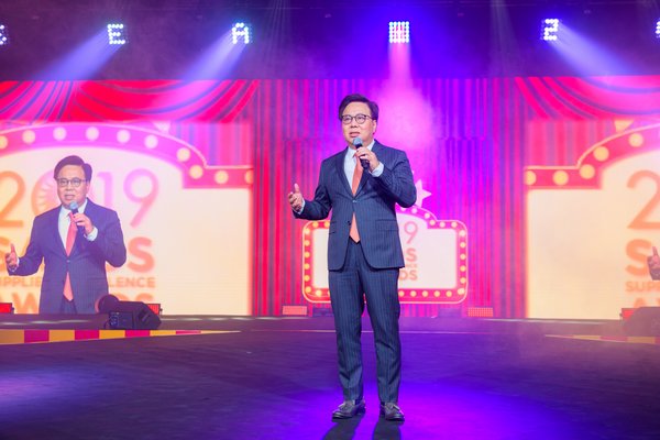 Dr. Wilfred Wong, president of Sands China Ltd., addresses guests at the seventh Sands Supplier Excellence Awards Friday at The Venetian Macao. The annual event recognises the high level of cooperation and service of some of the company’s most outstanding suppliers.