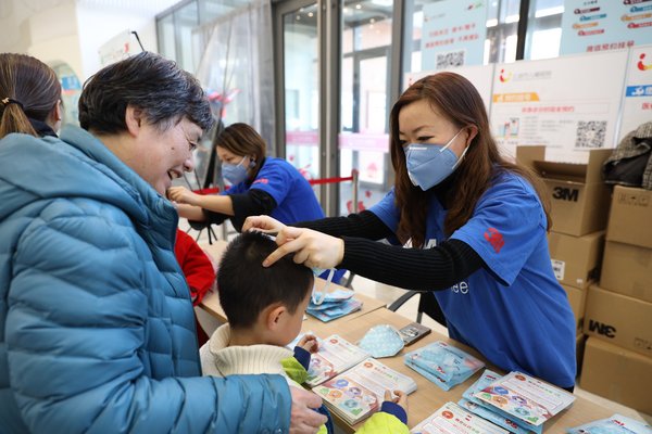 3M志愿者参与免费派送儿童防护口罩
