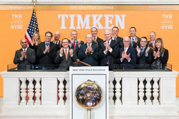 铁姆肯公司代表团敲响纽约交易所闭市钟