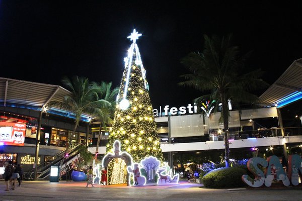 尚泰苏梅岛购物中心“圣诞打卡新地标”
