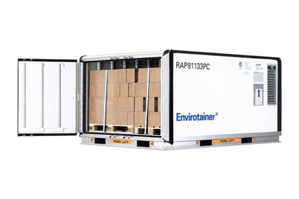 Envirotainer RAP e2 主动式温控集装箱，专为航空药品冷链物流而设置，目前世界上最先进的温控航空货运集装箱之一。具有三大优势：1.结构坚固，能够应对极端温差，以防止因环境条件造成的温度偏差；2.在整个货舱内保持均匀温度，从而缓解由于货物放置位置造成的温度偏差；3.通过数据提高可预测性和加快货物的通关