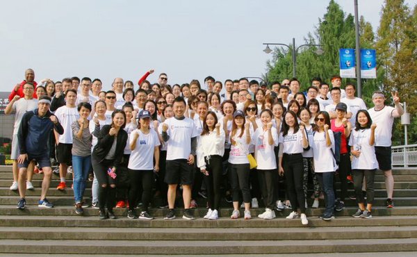 华尔街英语上海中部工作人员参与公益跑活动