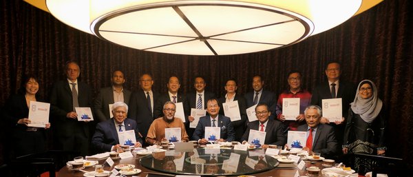 Malaysia's Minister of Works attends high-level luncheon with the captains of the construction industry