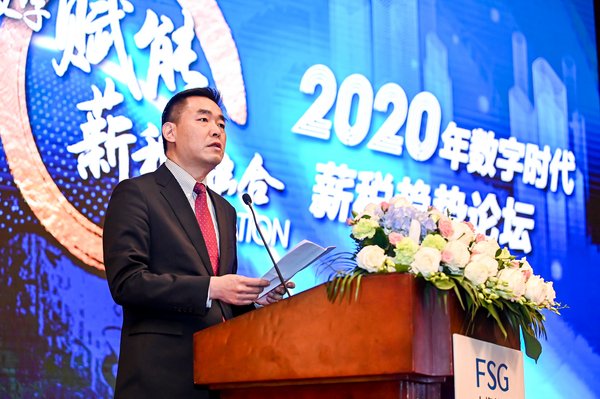 上海外服党委副书记、总裁高亚平在论坛中致辞。