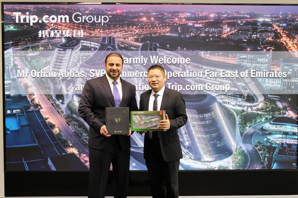 阿联酋航空远东商业运营部高级副总裁欧翰翔与携程集团代表在沪签署战略合作协议
