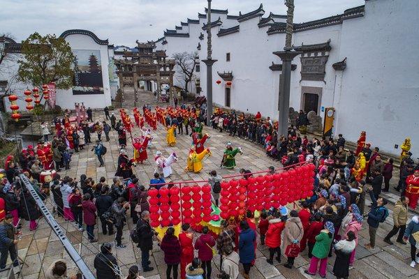 文渊狮城表演的跳竹马，是国家级非物质文化遗产