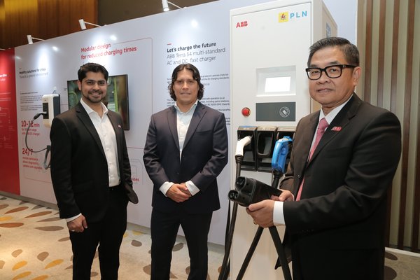 From left: Kumail Rashid (ABB Sales Manager - Asia Pacific, EV charging infrastructure), Jorge Aguinaga (ABB Head of Electrification, Indonesia), Dodon Ramlie (ABB Director, Indonesia)