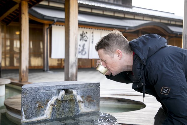 Don’t hesitate to consume the fresh hotspring water at Wakura Onsen located just by the sea. Enjoy a relaxing natural footbath and create your own edible Onsen Tamago!