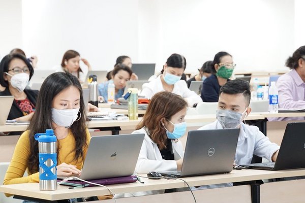The "Building E-learning course on Moodle system" training session took place at Hong Bang International University with the participation of nearly 80 school's lecturers.
