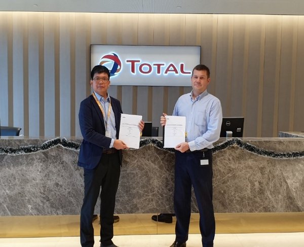 Representatives of Greenfields (left) and Total Solar Distributed Generation sign a power purchase agreement