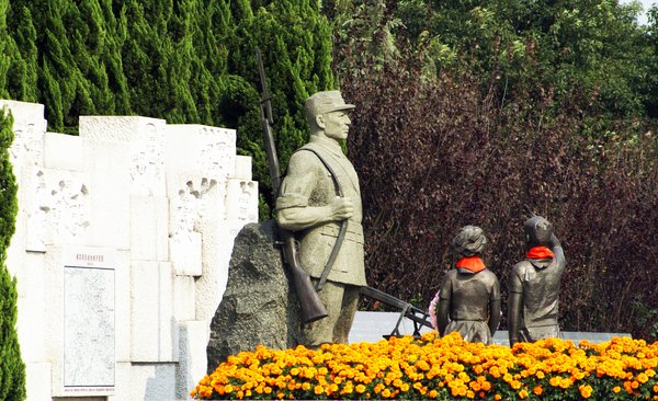上海新四军陵园图片