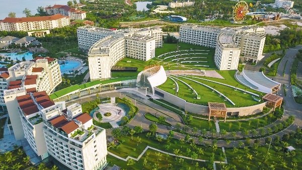 JERDE membuat Rencana Induk bagi Casino & Resort Phu Quoc di Vietnam dengan memanfaatkan asrinya alam tropis dan pantai di kawasan tersebut