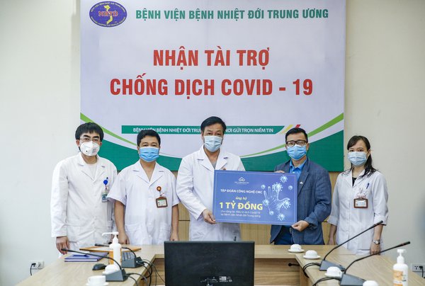 Representatives of CMC Corporation has given donation packages at the National Hospital of Tropical Diseases