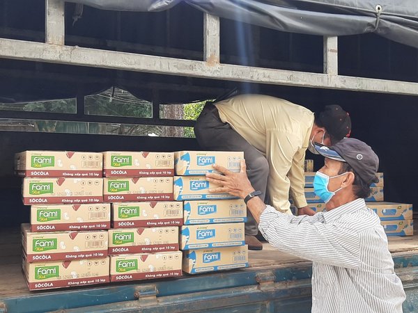 Vinasoy Donates Healthy Nutrition Supplies to 35 Quarantine Areas Nationwide
